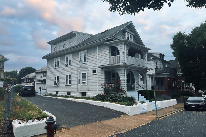 Outside Street View - 7 Min Walk to Tufts | 6BR for 6 People | $1,300/Person | No Fee | Parking + Laundry
