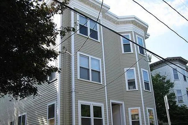 Building Exterior - Rare opportunity! Lovely, spacious, 1 BR/1 BA condo in small condo building ½ block from Porter Sq