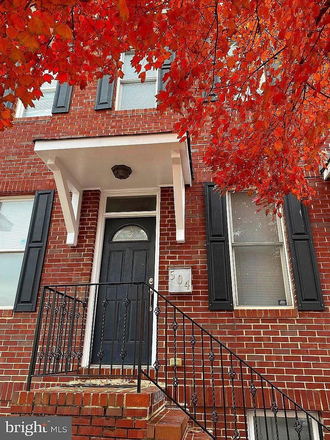 Front Door Entrance - Faculty and Student housing near John Hopkin University