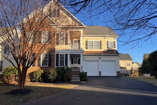 Front street view - Brambleton/Ashburn Student Homestay → 2 Students | 2BR Suite (Sterling Area) in Owner-Occupied Home