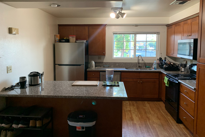 Kitchen - Private House walking distance to campus