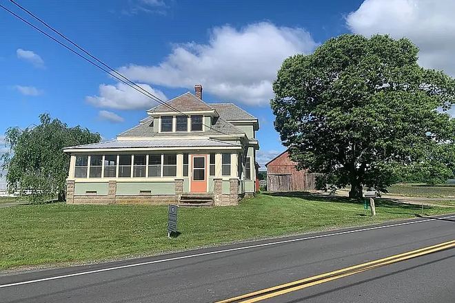 View from main road - 4 bedroom Farm house, close to campus