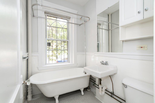 Bath - Studio No Brokers Fee!!! (Mission Hill) Apartments