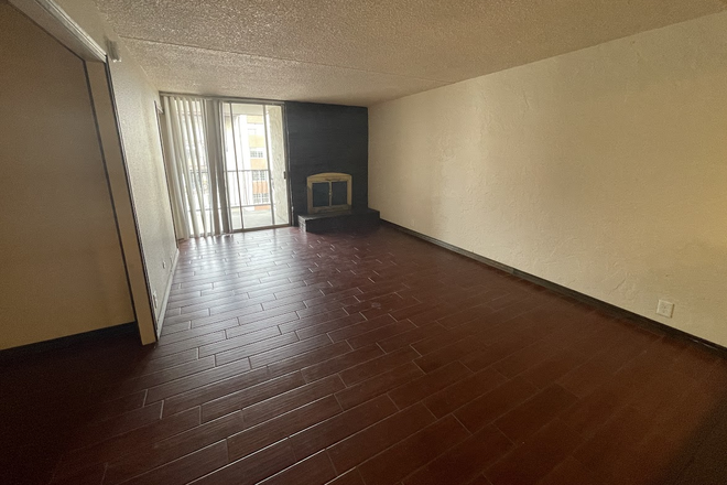 2 - AVAILABLE 8/5: 805 29th St #403