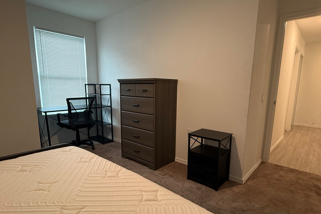 Unit B - COMING SOON! Room for Rent in VIDA*Fully Furnished & ALL Utilities Included*Ask about Special Promo! House