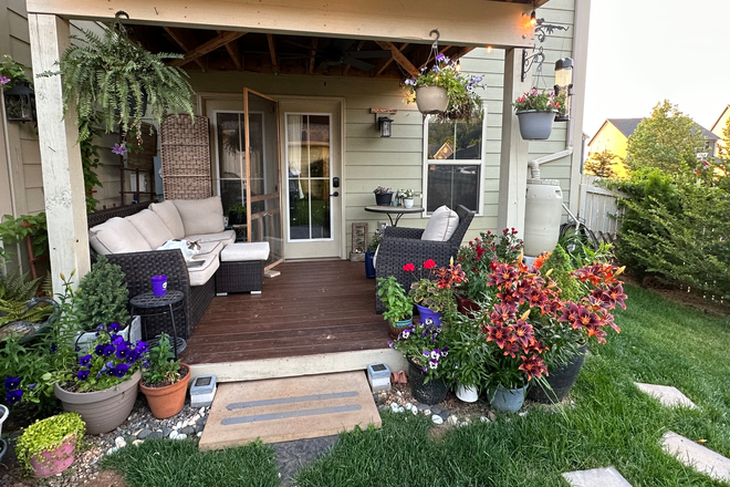 backyard/deck - Private Bedroom/Bathroom in Large Townhome shared with one other Professional