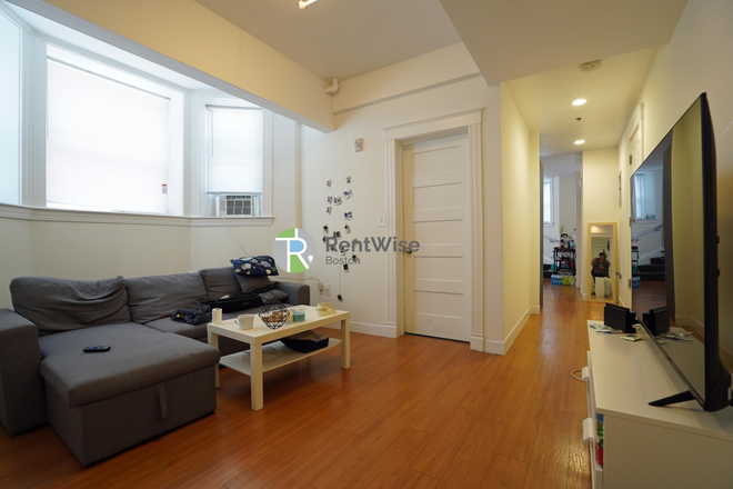 11111 - SEPT 2026-Comm Ave 2 bed, H/HW inc. No Broker Fee!