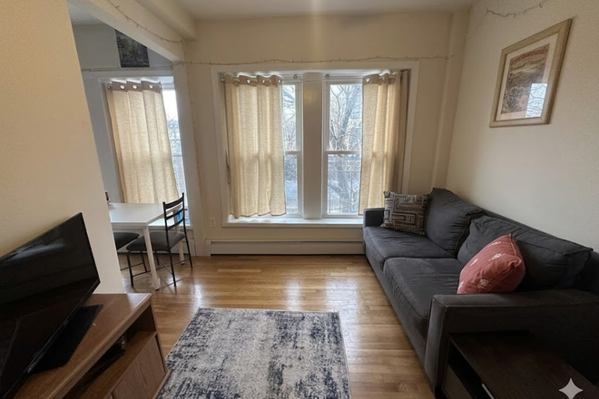 1 - SEPT 2026 – Beautiful East Boston 4 Bed / 2 Bath, Student OK, No Broker Fees!