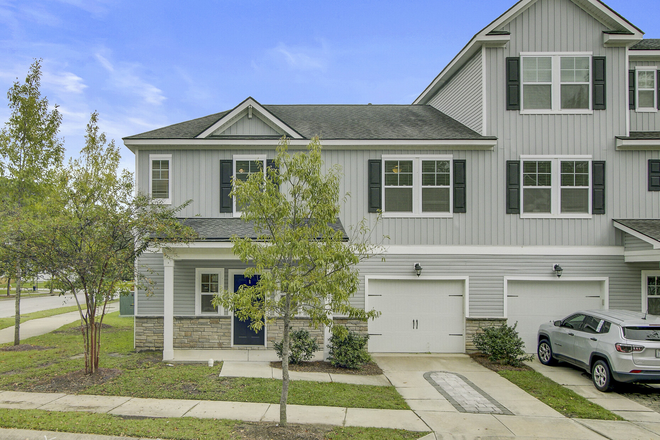 front of house - 3/2.5 close to everything!