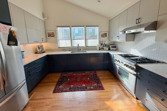 Kitchen with windows to front - Short-term furnished rental/sublet in City of Decatur House