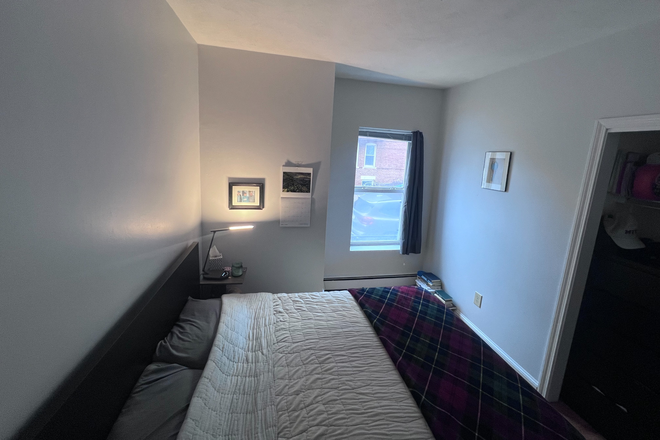 Bedroom #1, $1150 - Summer sublicense near Kendall square Apartments
