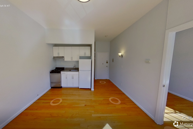 Hub Realty - Back Bay, beautiful studio in brownstone on quiet street