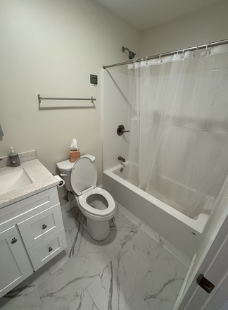More photos upon request! - 295 Lincoln Ave unit B Amherst, MA 1 bed available, in unit washer, 5 minute walk to campus House