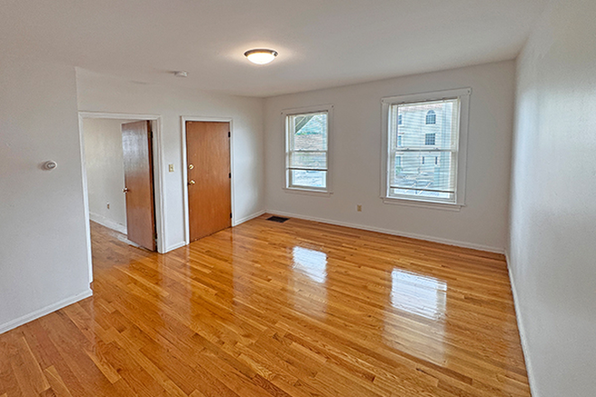 Living - 1 BD 1 BA NO BROKERS FEE!!! ( Waltham ) Apartments