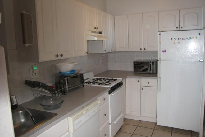 Kitchen - WONDERFUL 4 BED ST.PAUL ST 09/01 CLOSE TO BU**NO FEE Apartments
