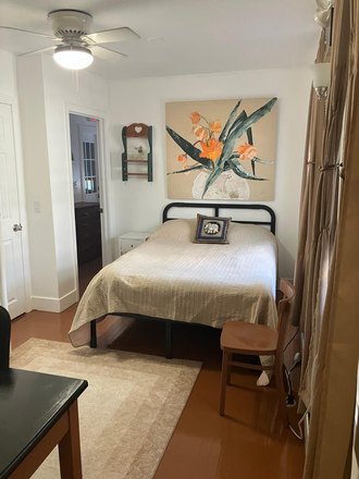 Room1, 1st floor - Location/convenient, private rooms available, includes all utilities, free laundry ,and WIFI