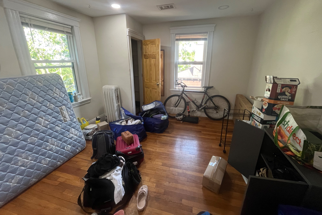 My bedroom at move in! - Fort Hill Apartment