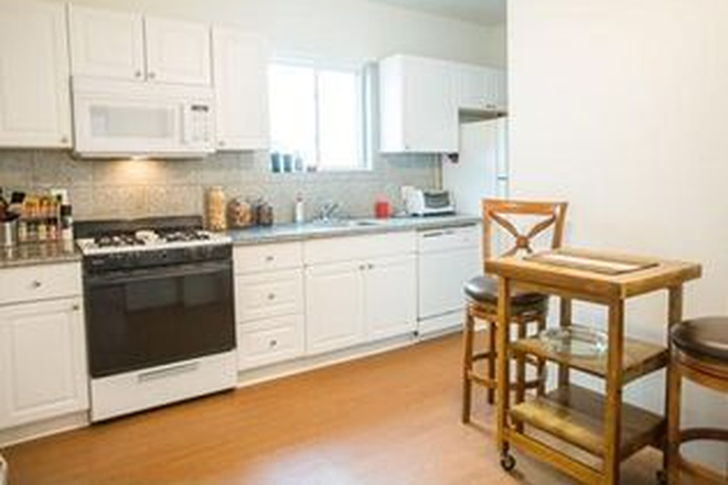Kitchen - 15 Ashford Street Apartments