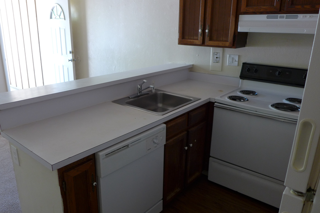 3 - AVAILABLE 8/5: 3640 Hayden Pl #2 Apartments