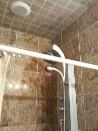 Shower - Edgewater 1/2 Mile from ODU House