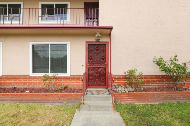 - 2727 - 2729 McGee Ave