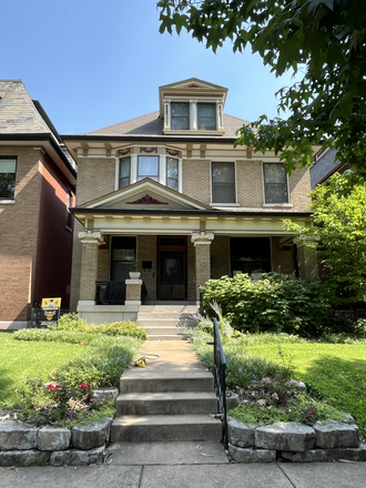 The beautiful Skinker-Debaliviere Neighborhood - Room available in a beautiful house, near campus and Delmar Loop