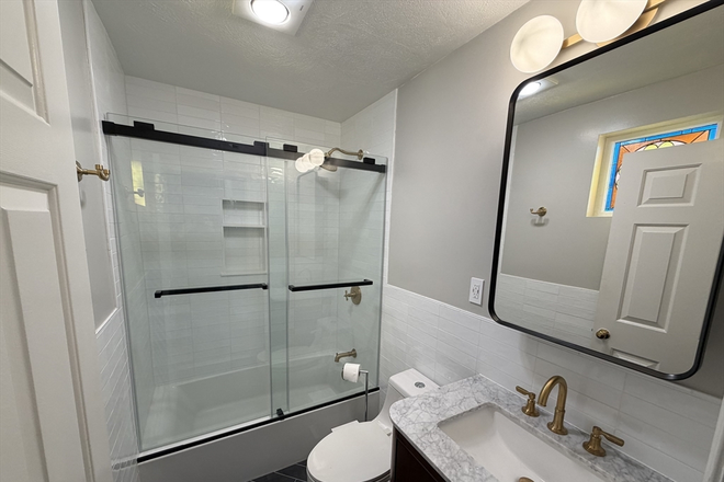 Newly Remodeled Bathroom - 2 Bed/1 Bath - Fort Hill Boston near South End & Longwood Medical Condo