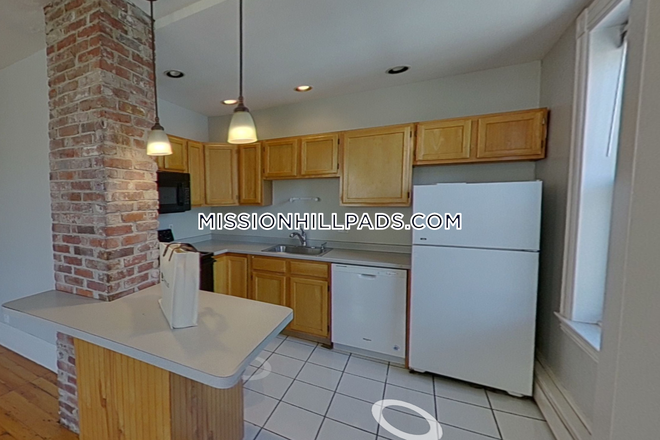 Kitchen - Available 9/1/2025! 3 Bed 2 Bath Apartment on Tremont St.! Close Proximity to NEU Campus