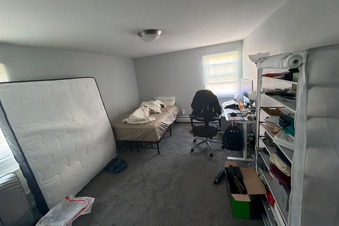 Bedroom - Fully Furnished Private Room for $500 for the summer with option to extend