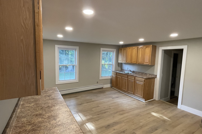Kitchen - Great Locations, 128 Russell Street #1, Hadley