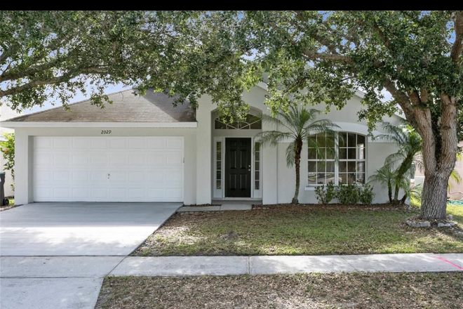 Front of the house - Room for rent $725