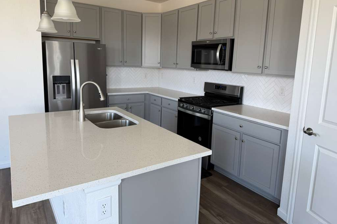 Living room - 3 bed 2.5 bath New townhouse available for rent immediately