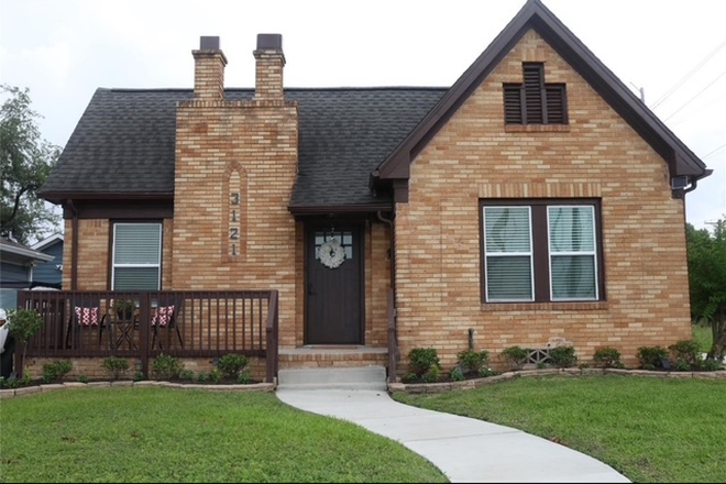 Outside Street View - Fully Renovated 2BR/2BA Home | Two Ensuites | Near Rice, UH & Medical Center