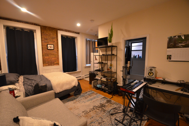 Bedroom - 4 Blocks from Berklee – Studios Available TEXT JAY 385 722 7303 Apartments