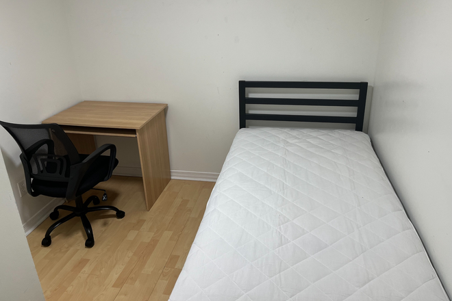 Bedroom - Fully furnished bedrooms RIGHT BESIDE UTM!