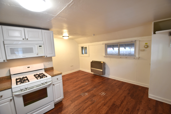 645 1/2 - 645 Arapahoe Ave. (Studio/1BA) Apartments