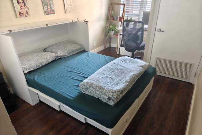 Private Bedroom - Private room for rent in a shared condo unit at Mendelssohn Street
