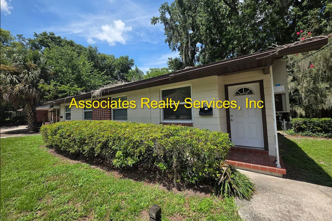 Front - Rental house, extremely close to student union and engineering classes.