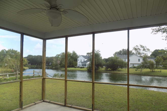 Screen porch overlooking pond watch bird life relax - Bayview Farms James Is, Minutes to MUSC, Community Pool, House