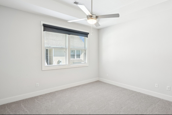 My bedroom unfurnished - Cadia Myrtle Landing Townhome *sublease*