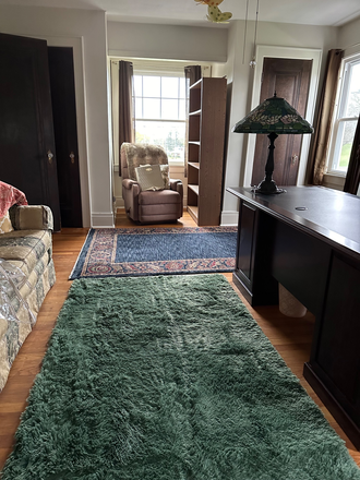 Room C. $790/month. Move in 8/1/2025 - AWESOME, peaceful, private home for one lucky grad student. Genial live-in owner. SU a 8-9 min.