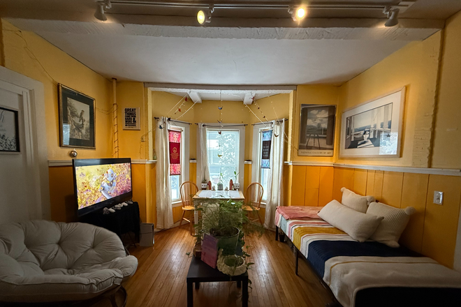 common room - Private Room in 3 Bedroom Apartment