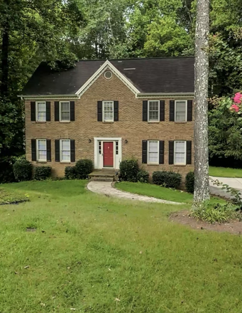 Outside front view - House right next to main campus