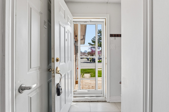 Front door - 4 bedrooms available in Condo Townhome - upper level and basement