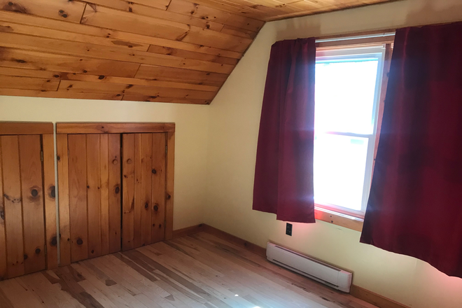 Available upstairs bedroom - 4 bed/2 bath house near Pelham