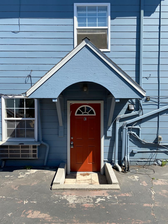 - Sweet & Cozy West Oakland Apartment