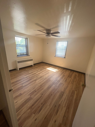 Bedroom - Webster Towers - Close to CMU & Pitt Apartments