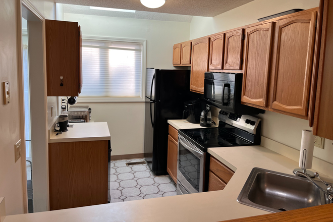 Kitchen - The Courtyard at Storrs Condo