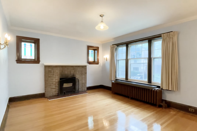 Living/dining room - 1-2 Bedrooms in Sunny 4-Bedroom Annex Apartment