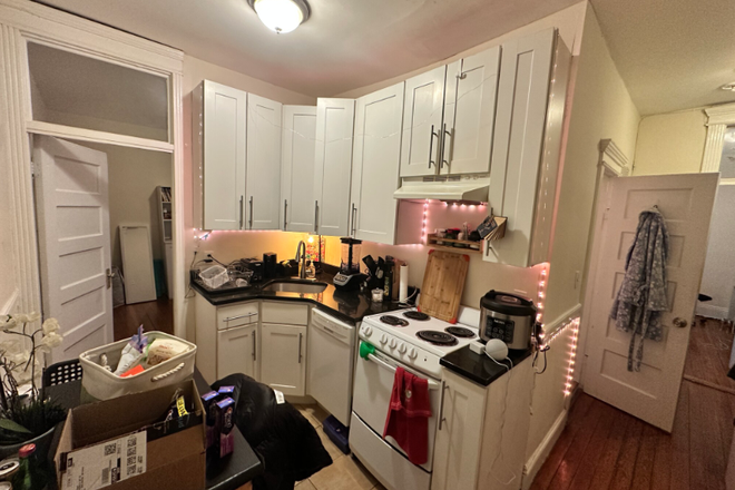 kitchen - LOCATION!! 3 Bed / 1 Bath w/ Heat&Hot Water Included! *NO BROKERS FEE!* Avail. 9/1/26!! Apartments